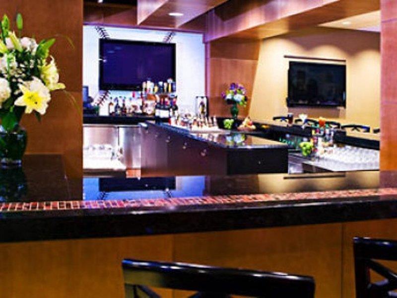 Courtyard By Marriott Boston Logan Airport Hotel Exterior photo