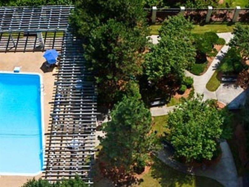 Courtyard By Marriott Boston Logan Airport Hotel Exterior photo