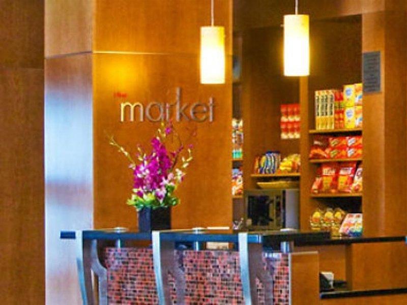 Courtyard By Marriott Boston Logan Airport Hotel Exterior photo