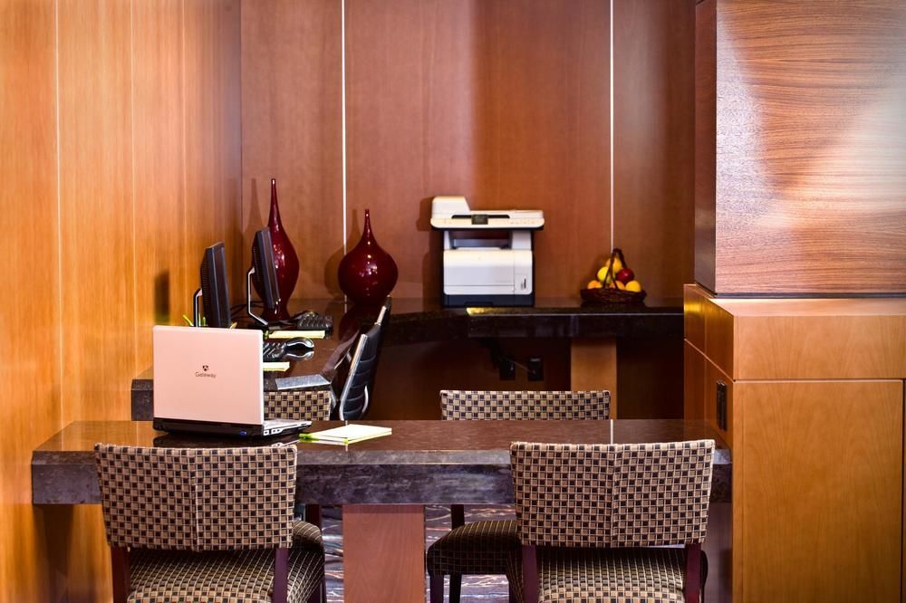 Courtyard By Marriott Boston Logan Airport Hotel Facilities photo