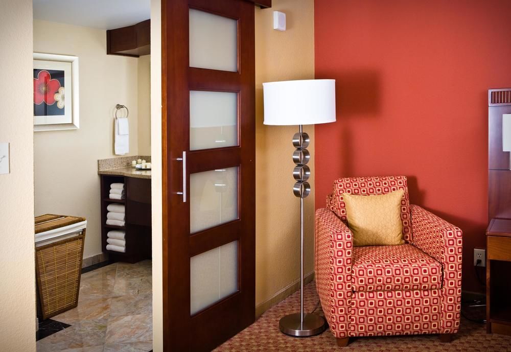 Courtyard By Marriott Boston Logan Airport Hotel Exterior photo