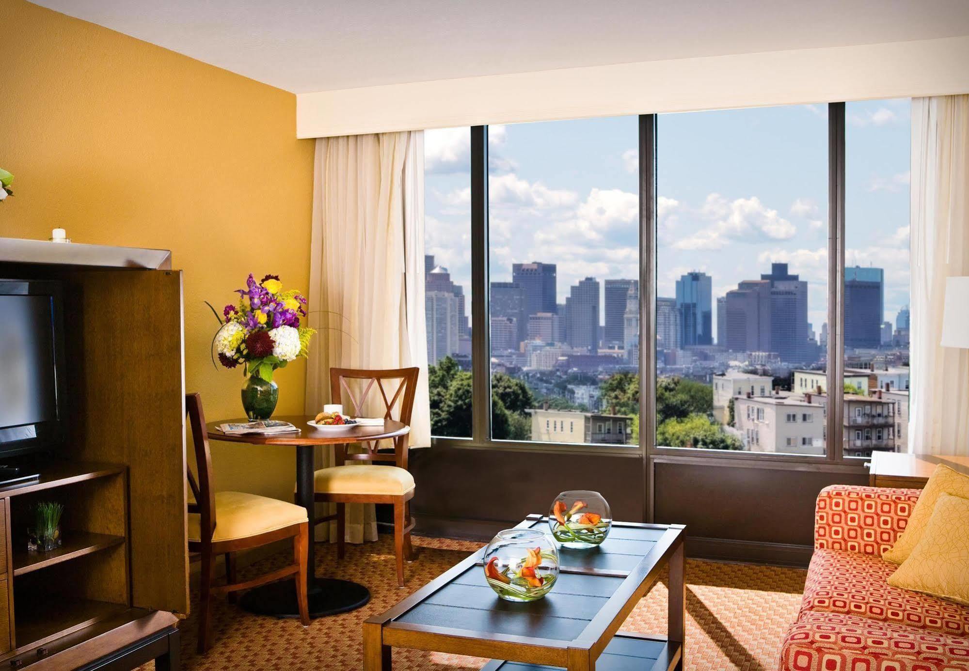 Courtyard By Marriott Boston Logan Airport Hotel Exterior photo