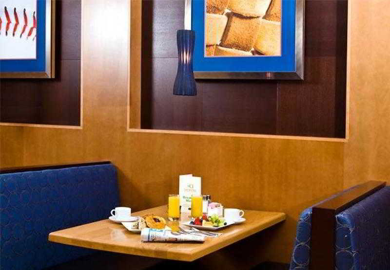 Courtyard By Marriott Boston Logan Airport Hotel Exterior photo