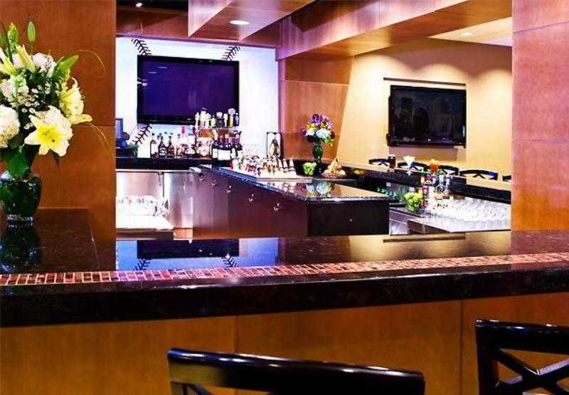 Courtyard By Marriott Boston Logan Airport Hotel Exterior photo
