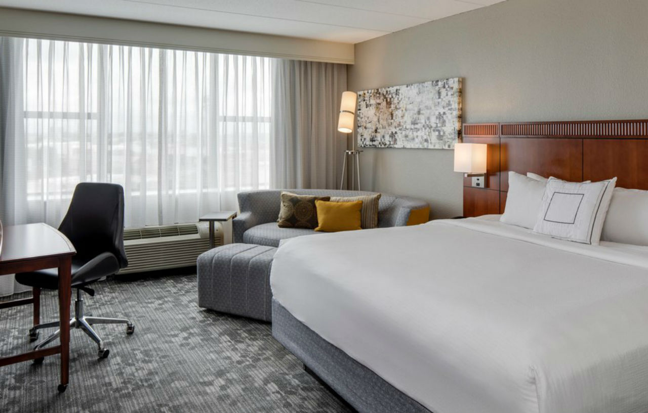 Courtyard By Marriott Boston Logan Airport Hotel Exterior photo