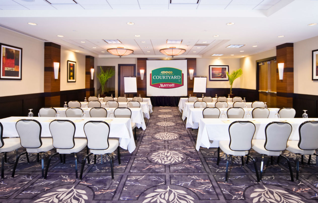 Courtyard By Marriott Boston Logan Airport Hotel Exterior photo